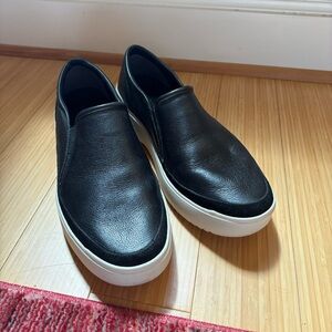 Vionic Black Leather Women's Slip-On Shoes